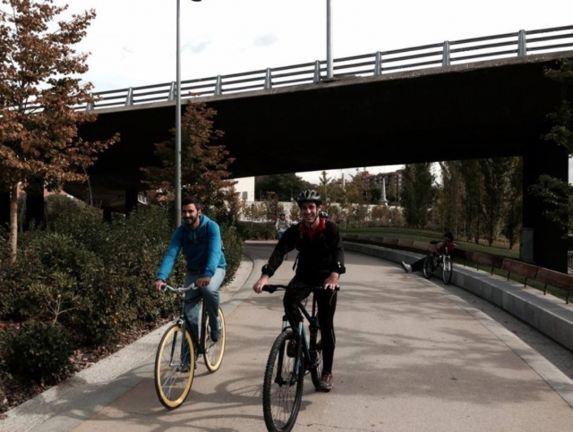  Unter der Brücke hindurch 